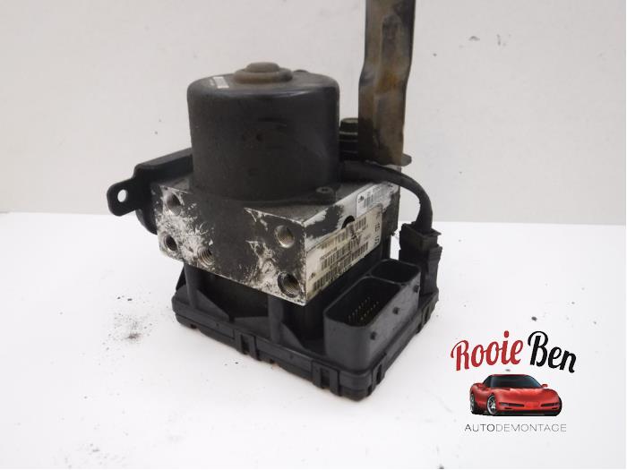 Usagé Bloc ABS Jeep Cherokee/Liberty (KJ) 3.7 V6 24V Prix € 200,00 Règlement à la marge proposé par Rooie Ben autodemontage
