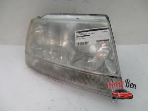 Used Headlight, right Jeep Grand Cherokee (WG/WJ) 2.7 CRD 20V Price on request offered by Rooie Ben autodemontage