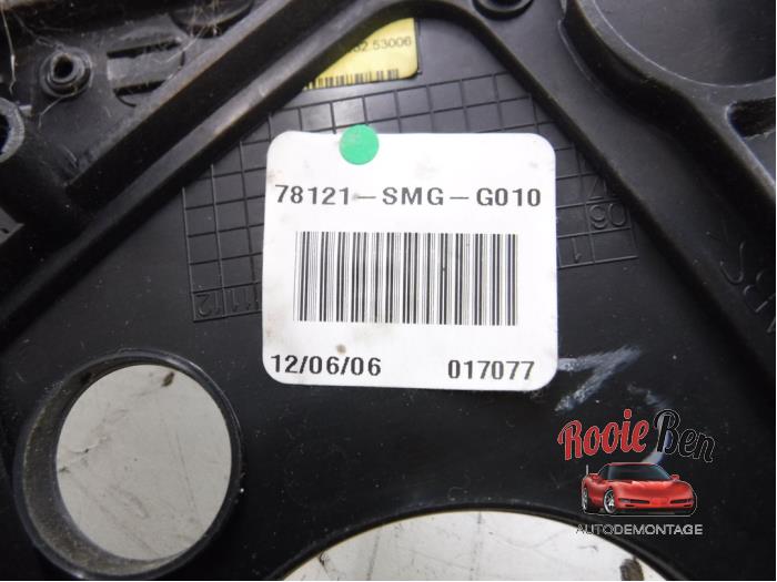 Embellecedor de cuentakilómetros de un Honda Civic (FK/FN) 2.2 i-CTDi 16V 2007