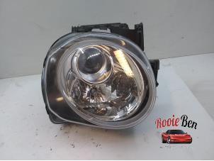 Used Headlight, right Nissan Juke (F15) Price on request offered by Rooie Ben autodemontage