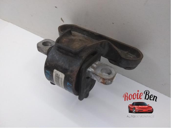 Used Engine mount Chrysler Sebring II (JS) 2.0 16V Price € 50,00 Margin scheme offered by Rooie Ben autodemontage