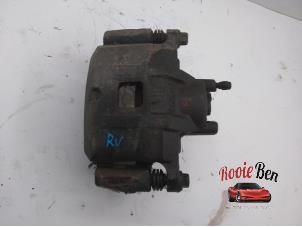 Used Front brake calliper, left Chrysler Sebring II (JS) 2.0 16V Price on request offered by Rooie Ben autodemontage