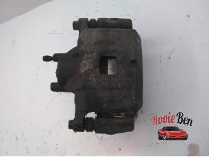 Used Front brake calliper, right Chrysler Sebring II (JS) 2.0 16V Price on request offered by Rooie Ben autodemontage