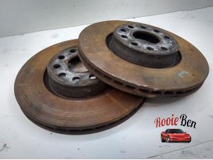 Used Front brake disc Volkswagen Touran (1T3) 2.0 TDI 16V 140 Price on request offered by Rooie Ben autodemontage