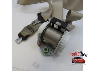 Used Rear seatbelt, centre BMW 5 serie (F10) 535d 24V Price on request offered by Rooie Ben autodemontage