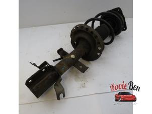 Used Front shock absorber rod, left Renault Modus/Grand Modus (JP) 1.5 dCi 65 FAP Price € 40,00 Margin scheme offered by Rooie Ben autodemontage
