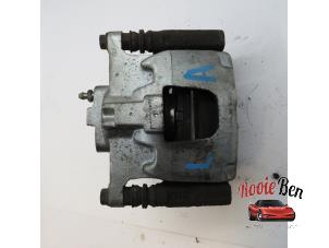 Used Rear brake calliper, left Dodge Nitro 2.8 CRD 16V 4x4 Price on request offered by Rooie Ben autodemontage