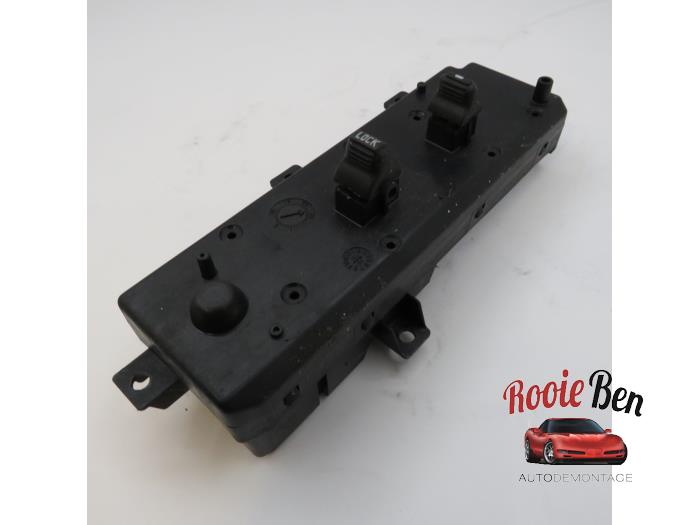Usados Interruptor de ventanilla eléctrica Jeep Grand Cherokee (WG/WJ) 4.7i V8 Precio € 20,00 Norma de margen ofrecido por Rooie Ben autodemontage