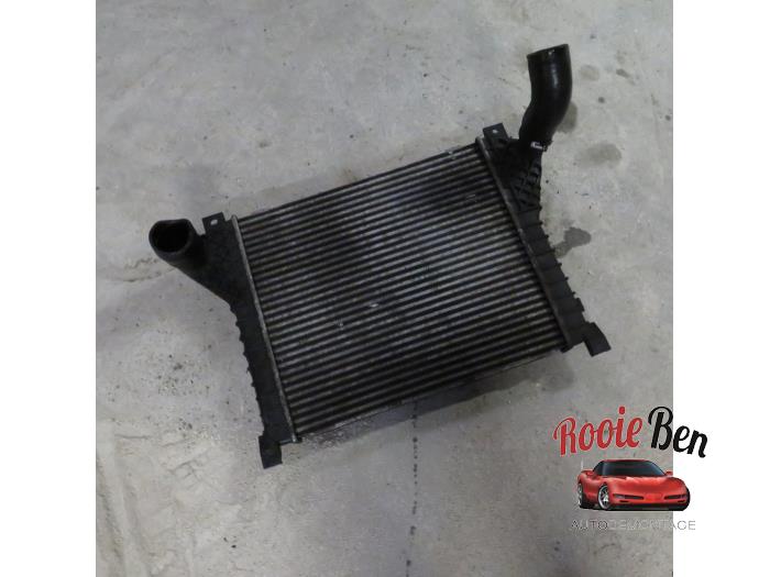 Usagé Intercooler Dodge Nitro 2.8 CRD 16V 4x4 Prix € 50,00 Règlement à la marge proposé par Rooie Ben autodemontage