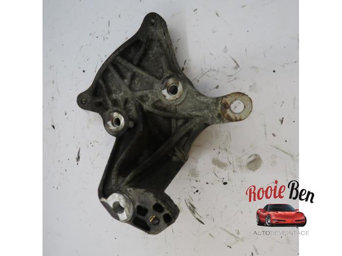 Usagé Support moteur Dodge Nitro 2.8 CRD 16V 4x4 Prix € 25,00 Règlement à la marge proposé par Rooie Ben autodemontage