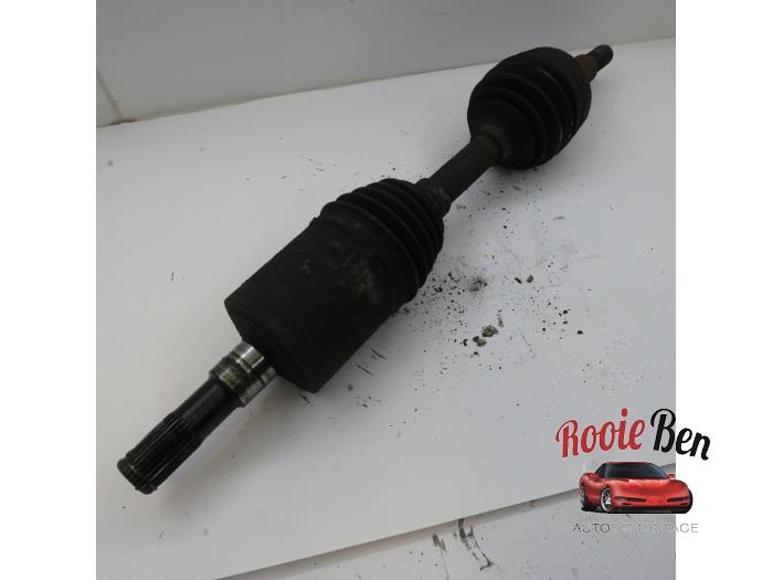 Front drive shaft, left from a Dodge Nitro 2.8 CRD 16V 4x4 2008