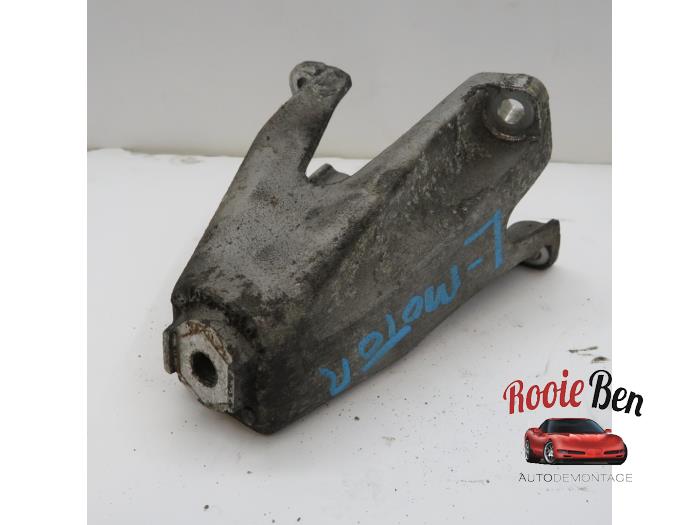 Usagé Support moteur Audi A8 (D3) 3.0 TDI V6 24V Quattro Prix € 25,00 Règlement à la marge proposé par Rooie Ben autodemontage