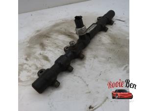 Used Fuel injector nozzle Ssang Yong Rexton 2.7 Xdi RX/RJ 270 16V Price on request offered by Rooie Ben autodemontage
