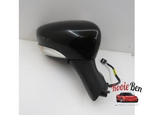 Used Wing mirror, right Renault Clio IV (5R) 0.9 Energy TCE 90 12V Price on request offered by Rooie Ben autodemontage