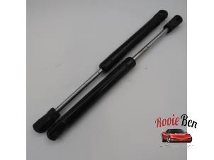 Used Set of bonnet gas struts Jeep Grand Cherokee (WG/WJ) 4.7i V8 Price on request offered by Rooie Ben autodemontage