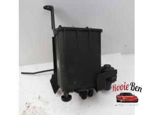 Used Carbon filter Jeep Grand Cherokee (WG/WJ) 4.7i V8 Price on request offered by Rooie Ben autodemontage