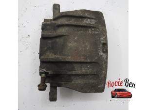 Used Front brake calliper, left Chrysler 300 C 3.0 CRD V6 24V Price on request offered by Rooie Ben autodemontage