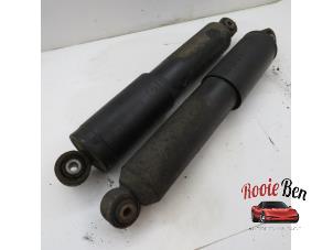 Used Shock absorber kit Chrysler Voyager/Grand Voyager (RG) 2.5 CRD 16V Price on request offered by Rooie Ben autodemontage