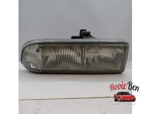 Used Headlight, right Chevrolet Blazer 4.3 ZR2/Mid/S10 4x4 Price on request offered by Rooie Ben autodemontage