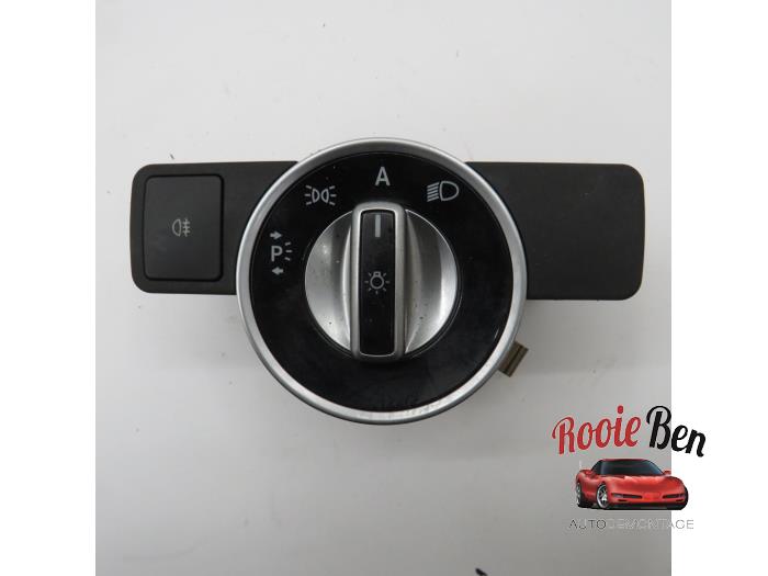 Używane Przelacznik swiatel Mercedes E (C207) E-250 CDI 16V Cena € 25,00 Procedura marży oferowane przez Rooie Ben autodemontage