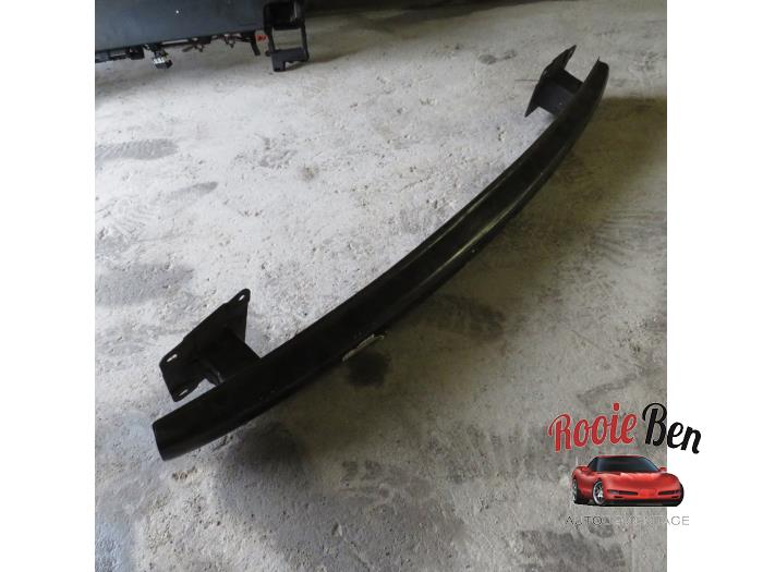 Rear bumper frame from a Volkswagen Polo IV (9N1/2/3) 1.4 16V 2005