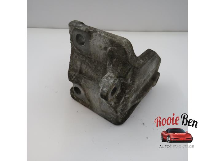 Usagé Support moteur Dodge Journey 2.4 16V Prix € 25,00 Règlement à la marge proposé par Rooie Ben autodemontage