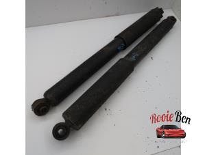 Used Shock absorber kit Jeep Grand Cherokee (WG/WJ) 2.7 CRD 20V Price on request offered by Rooie Ben autodemontage