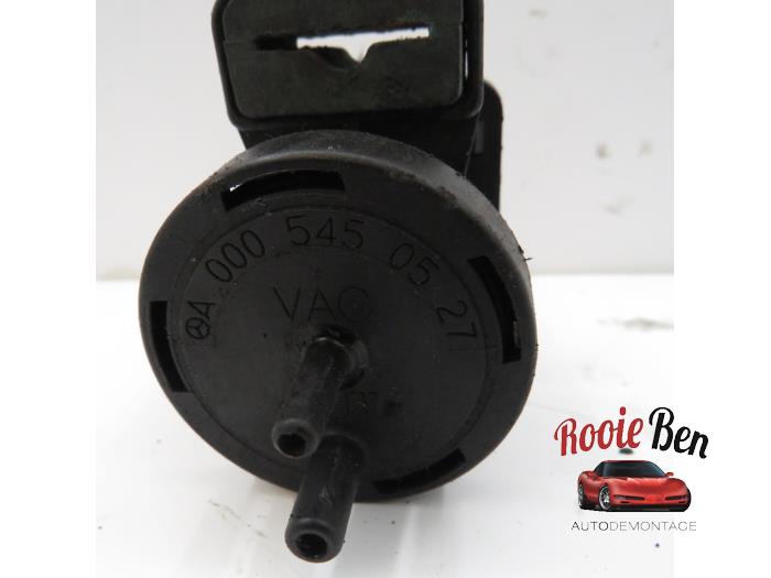 Vacuum valve from a Jeep Grand Cherokee (WG/WJ) 2.7 CRD 20V 2004