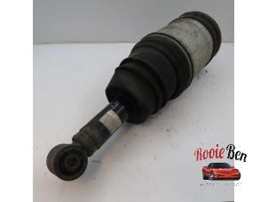 Used Rear shock absorber rod, left Landrover Range Rover Sport (LS) 3.6 TDV8 32V Price on request offered by Rooie Ben autodemontage