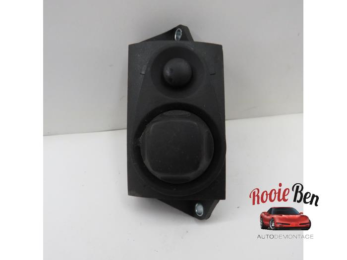 Usados Interruptor de retrovisor Audi Q7 (4LB) 3.0 TDI V6 24V Precio € 25,00 Norma de margen ofrecido por Rooie Ben autodemontage