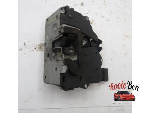 Używane Mechanizm blokady drzwi prawych wersja 2-drzwiowa Fiat Grande Punto (199) 1.3 JTD Multijet 16V Cena € 40,00 Procedura marży oferowane przez Rooie Ben autodemontage