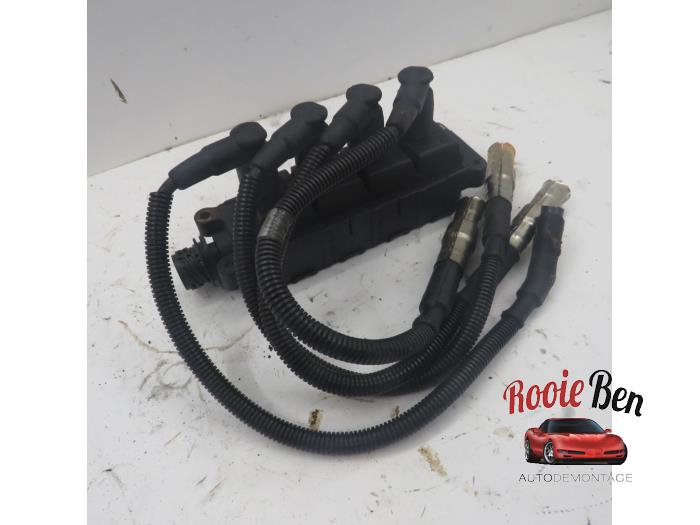 Ignition coil from a BMW 3 serie Compact (E36/5) 316i 2000