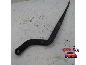 Used Front wiper arm Landrover Range Rover Sport (LS) 3.6 TDV8 32V Price on request offered by Rooie Ben autodemontage