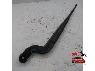 Used Front wiper arm Landrover Range Rover Sport (LS) 3.6 TDV8 32V Price on request offered by Rooie Ben autodemontage