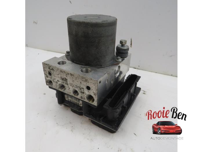 Begagnade ABS-pump Landrover Range Rover Sport (LS) 3.6 TDV8 32V Pris € 100,00 Marginaltabell erbjuds av Rooie Ben autodemontage