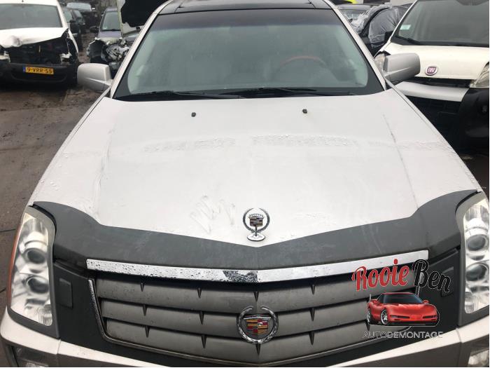 Używane Maska Cadillac SRX 4.6 V8 32V AWD Cena € 250,00 Procedura marży oferowane przez Rooie Ben autodemontage