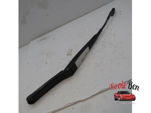 Used Front wiper arm Volkswagen Polo V (6R) 1.2 TSI Price on request offered by Rooie Ben autodemontage