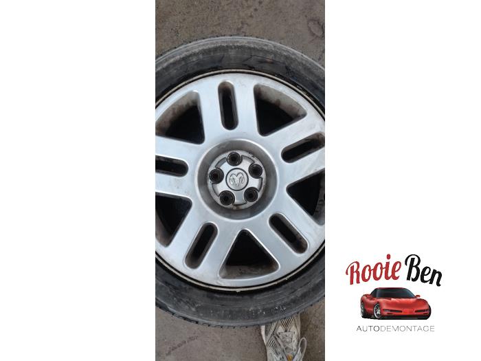 Wheel + tyre from a Dodge Nitro 2.8 CRD 16V 4x4 2008