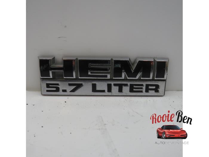 Używane Emblemat Dodge Ram 3500 Standard Cab (DR/DH/D1/DC/DM) 5.7 V8 Hemi 1500 4x4 Cena na żądanie oferowane przez Rooie Ben autodemontage