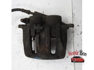 Used Front brake calliper, left Mercedes Vito (639.6) 2.2 109 CDI 16V Price € 25,00 Margin scheme offered by Rooie Ben autodemontage