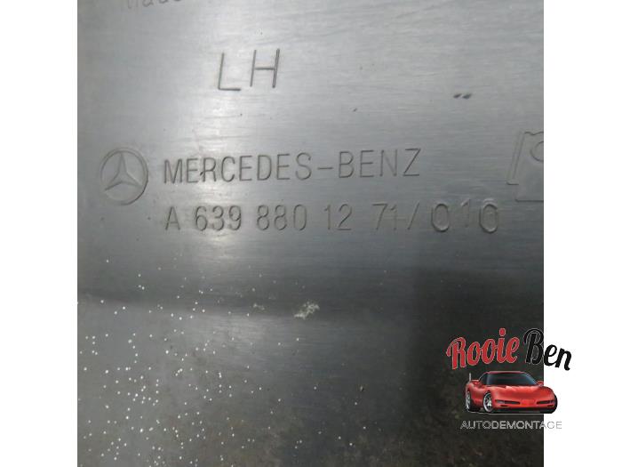 Coin pare-chocs arrière gauche d'un Mercedes-Benz Vito (639.6) 2.2 109 CDI 16V 2004