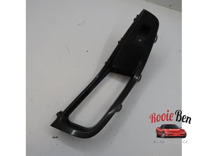 Usados Interruptor de ventanilla eléctrica Chevrolet Orlando (YYM/YYW) 2.0 D 16V Precio € 20,00 Norma de margen ofrecido por Rooie Ben autodemontage