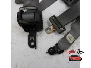 Used Front seatbelt, left Jeep Grand Cherokee (WH/WK) 3.0 CRD V6 24V DPF Price on request offered by Rooie Ben autodemontage