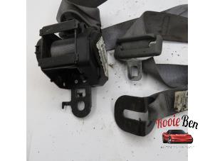 Used Rear seatbelt, left Jeep Grand Cherokee (WH/WK) 3.0 CRD V6 24V DPF Price on request offered by Rooie Ben autodemontage