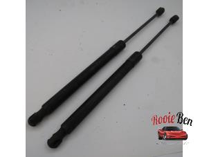 Used Set of tailgate gas struts Volkswagen Golf V (1K1) 2.0 TDI DPF Price on request offered by Rooie Ben autodemontage
