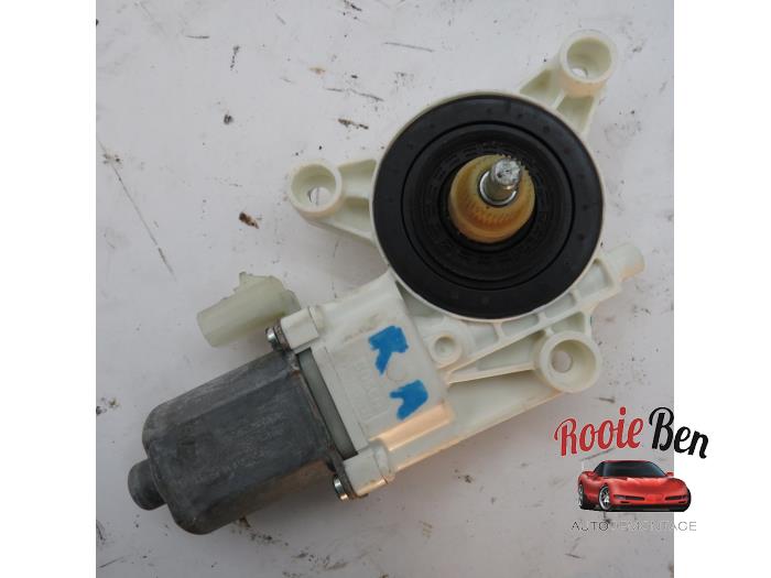 Usados Motor de ventanilla de puerta Dodge Avenger (JS) 2.0 CRD 16V Precio € 20,00 Norma de margen ofrecido por Rooie Ben autodemontage