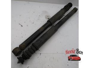 Used Shock absorber kit Nissan Micra (K12) 1.2 16V Price on request offered by Rooie Ben autodemontage