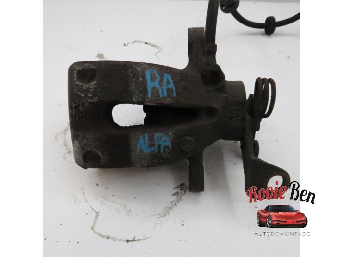 Gebrauchte Bremszange rechts hinten Alfa Romeo GT (937) 1.9 JTD 16V Multijet Preis € 40,00 Margenregelung angeboten von Rooie Ben autodemontage