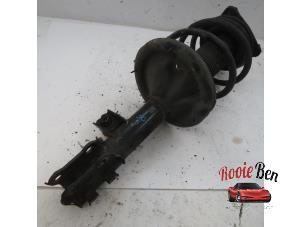 Used Front shock absorber rod, right Kia Cee'd (EDB5) 1.6 CRDi 16V Price on request offered by Rooie Ben autodemontage