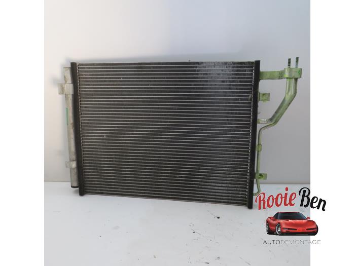 Usagé Radiateur clim Kia Cee'd (EDB5) 1.6 CRDi 16V Prix € 50,00 Règlement à la marge proposé par Rooie Ben autodemontage
